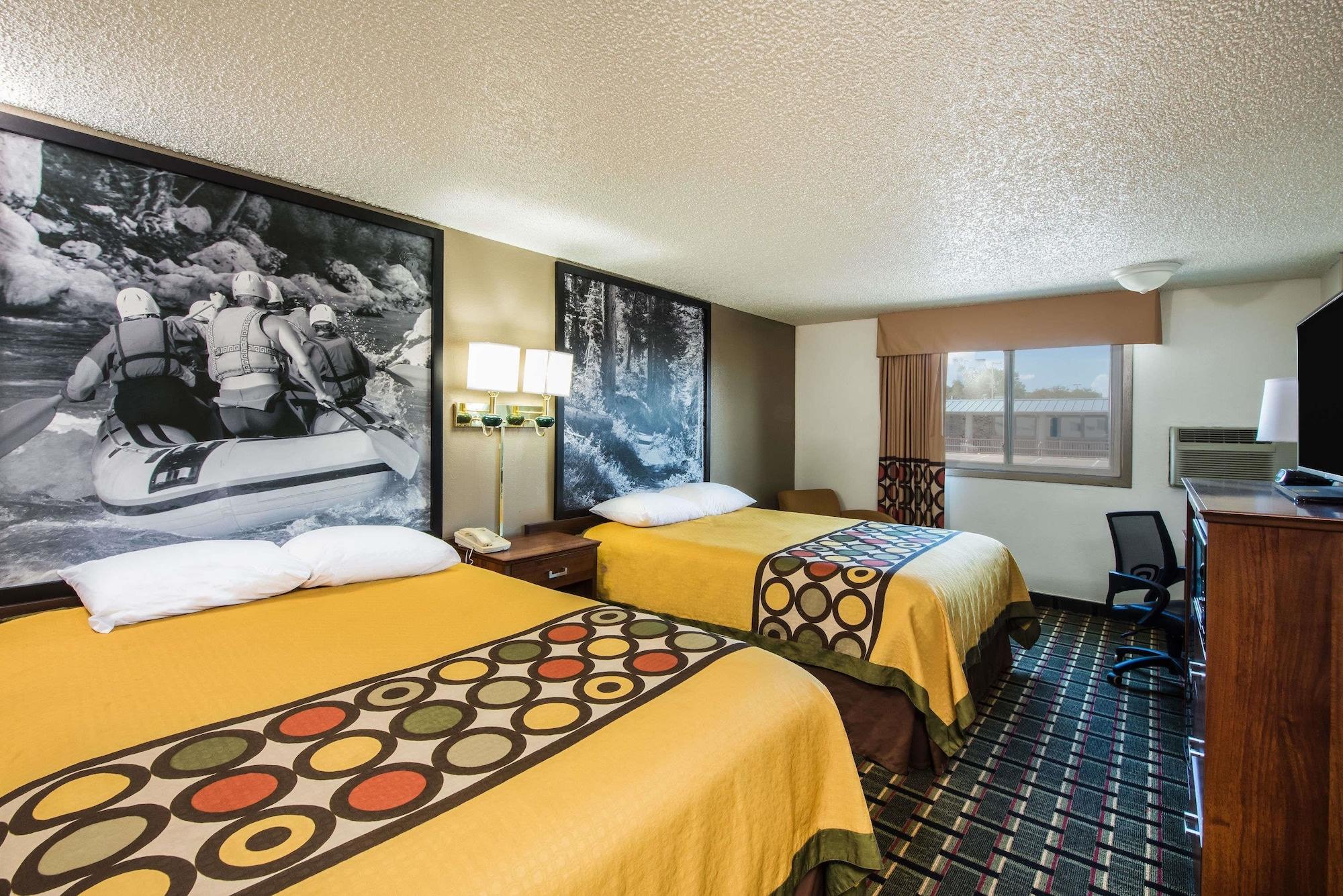 Super 8 By Wyndham Pueblo Hotell Eksteriør bilde