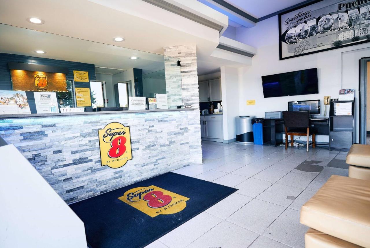 Super 8 By Wyndham Pueblo Hotell Eksteriør bilde