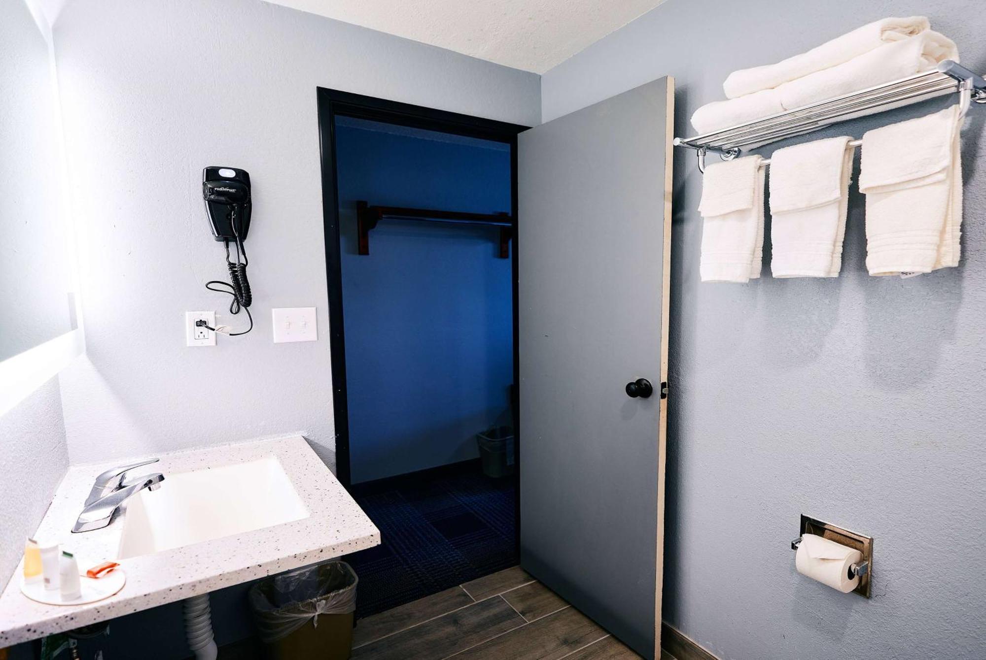 Super 8 By Wyndham Pueblo Hotell Eksteriør bilde
