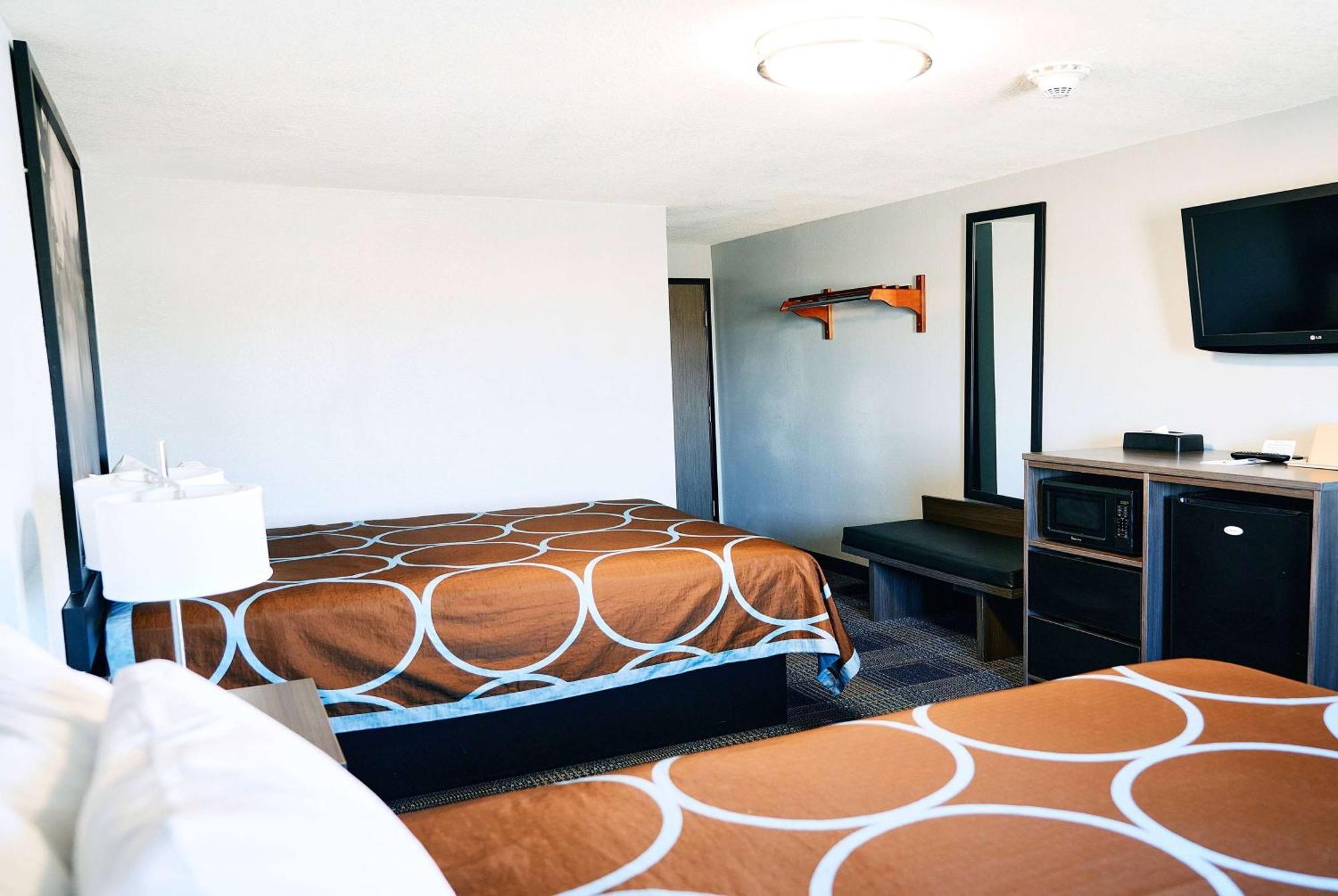 Super 8 By Wyndham Pueblo Hotell Eksteriør bilde