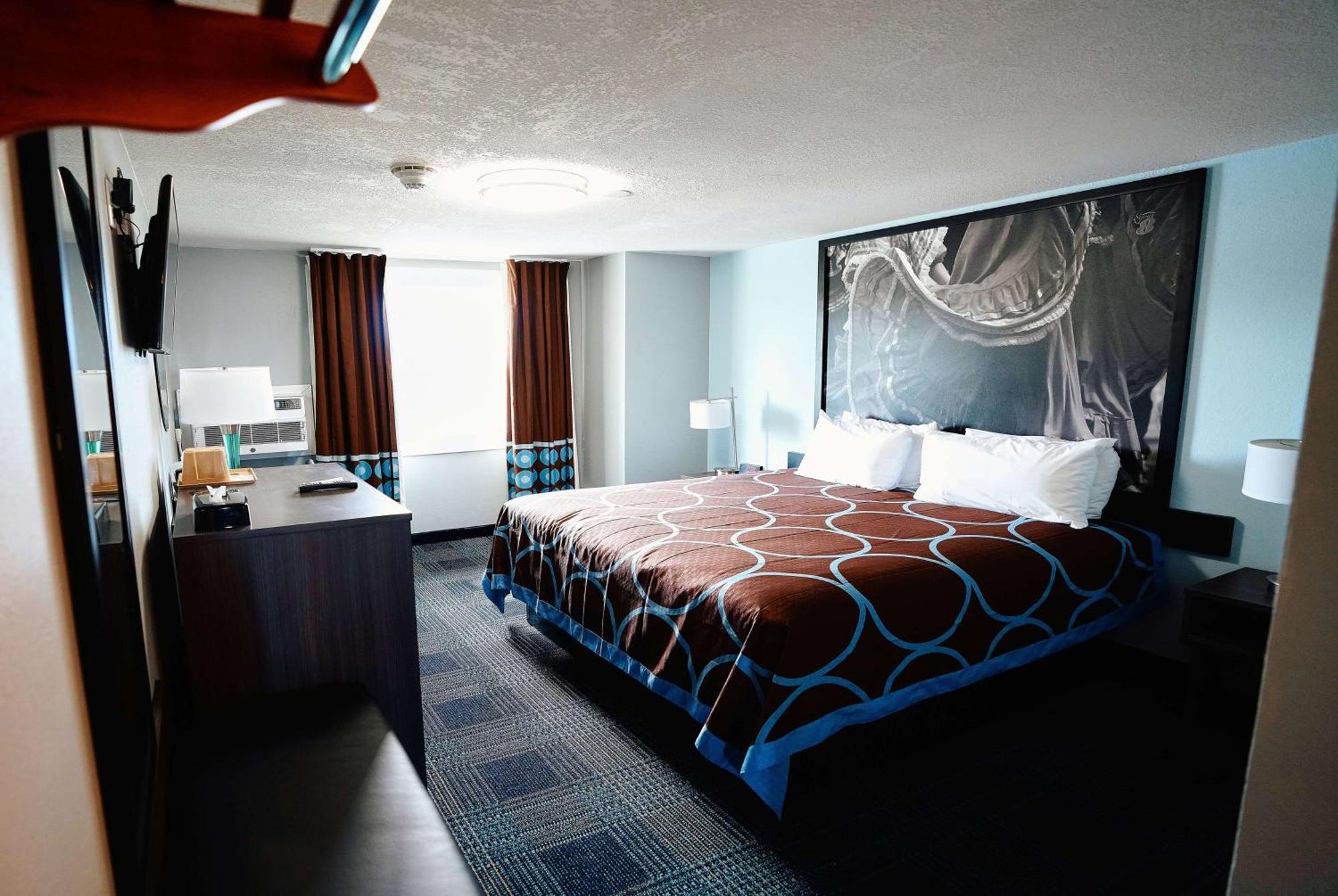 Super 8 By Wyndham Pueblo Hotell Eksteriør bilde