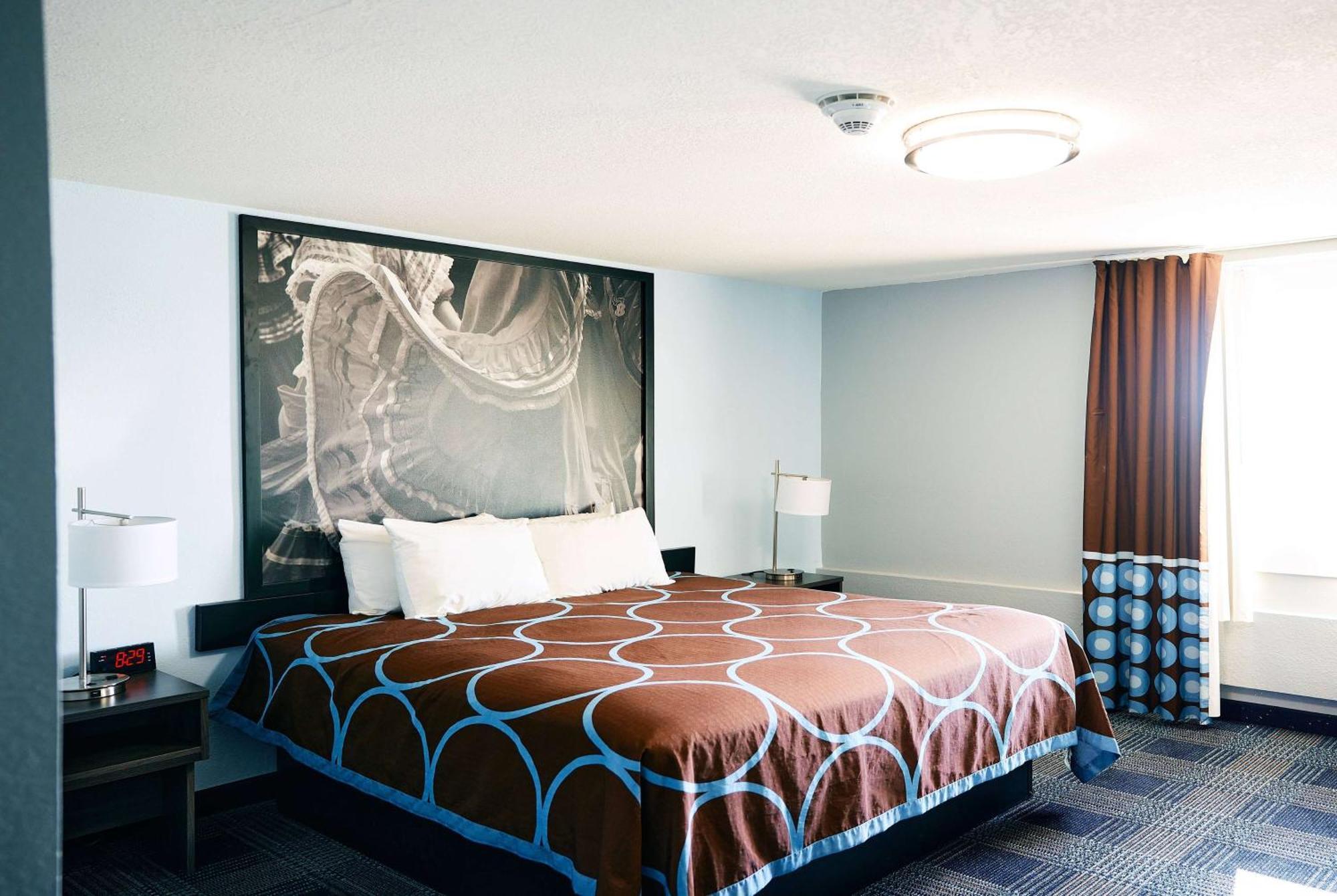 Super 8 By Wyndham Pueblo Hotell Eksteriør bilde