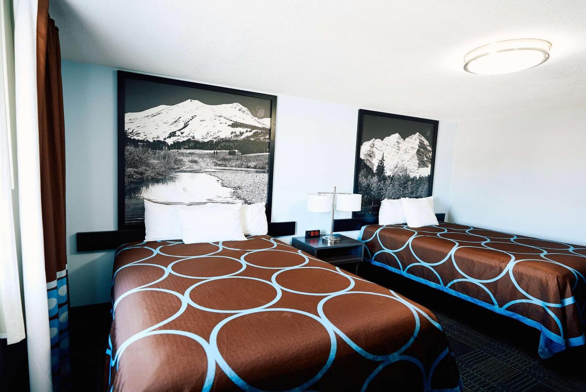 Super 8 By Wyndham Pueblo Hotell Eksteriør bilde