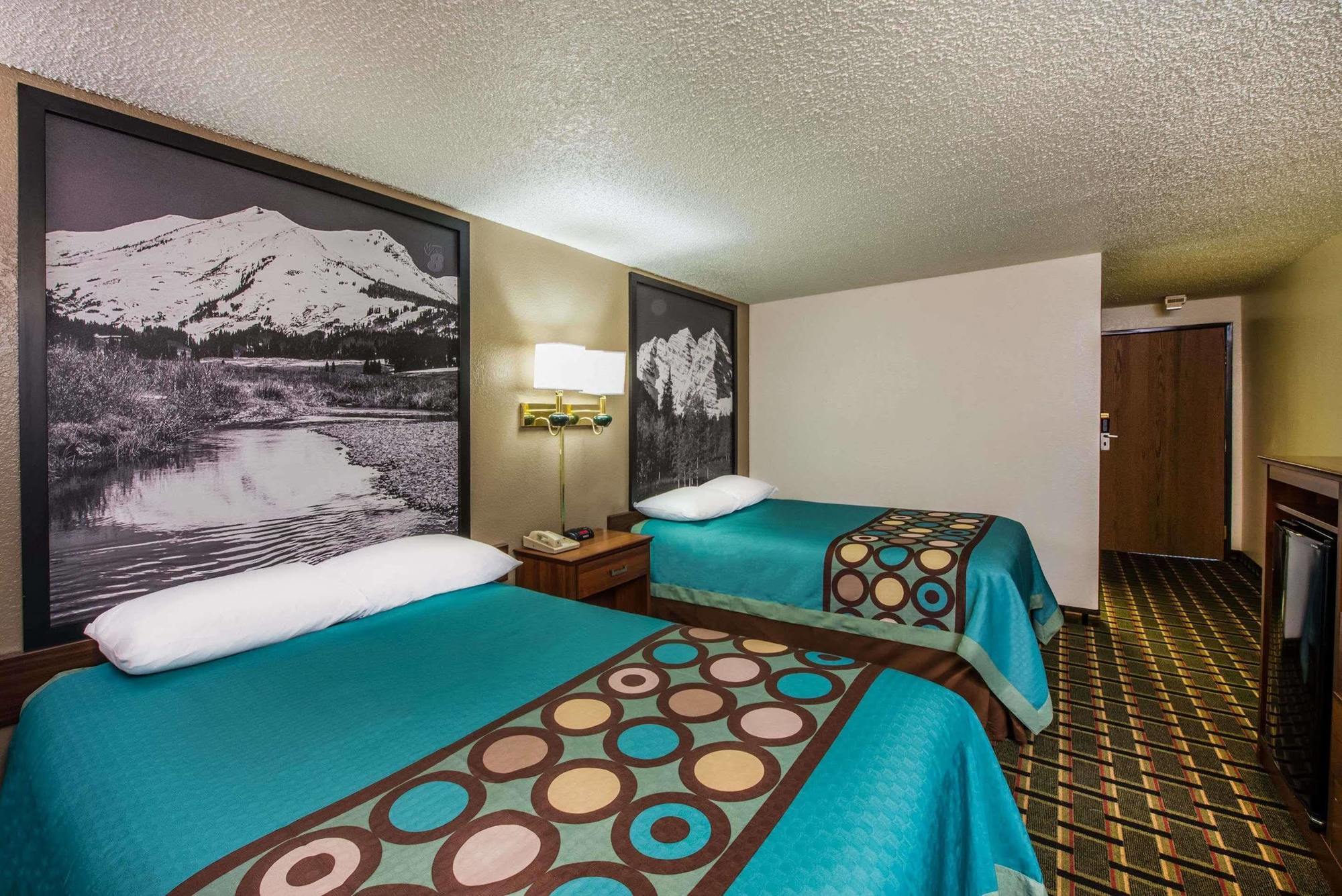Super 8 By Wyndham Pueblo Hotell Eksteriør bilde