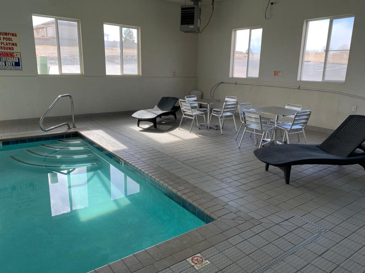 Super 8 By Wyndham Pueblo Hotell Eksteriør bilde