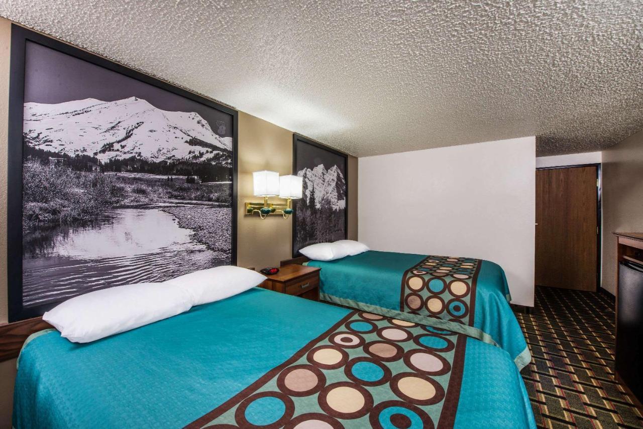 Super 8 By Wyndham Pueblo Hotell Eksteriør bilde